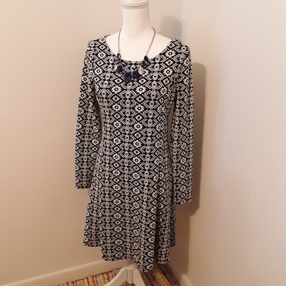 Massini Black/White Aztec Dress Size S